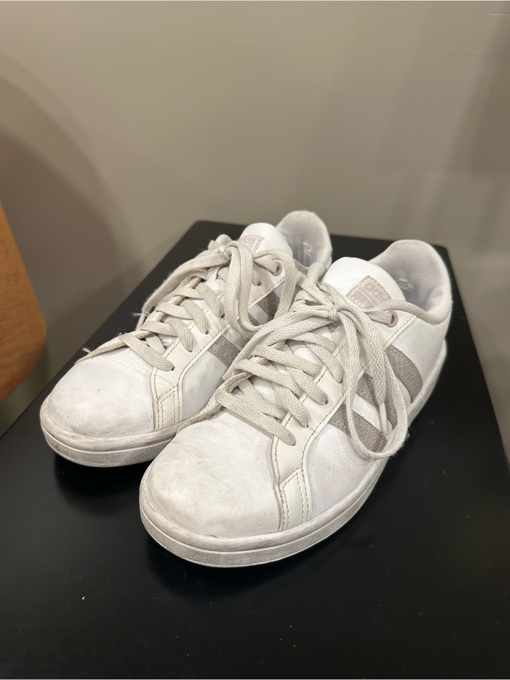 Women's White Casual Low-Top Sneakers